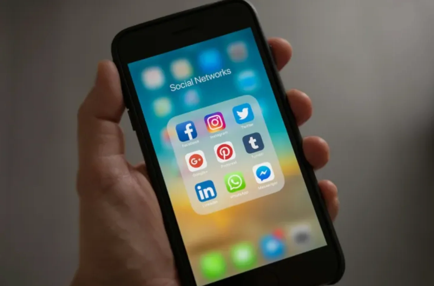 How an iPhone Fax App Transforms Your Mobile Office